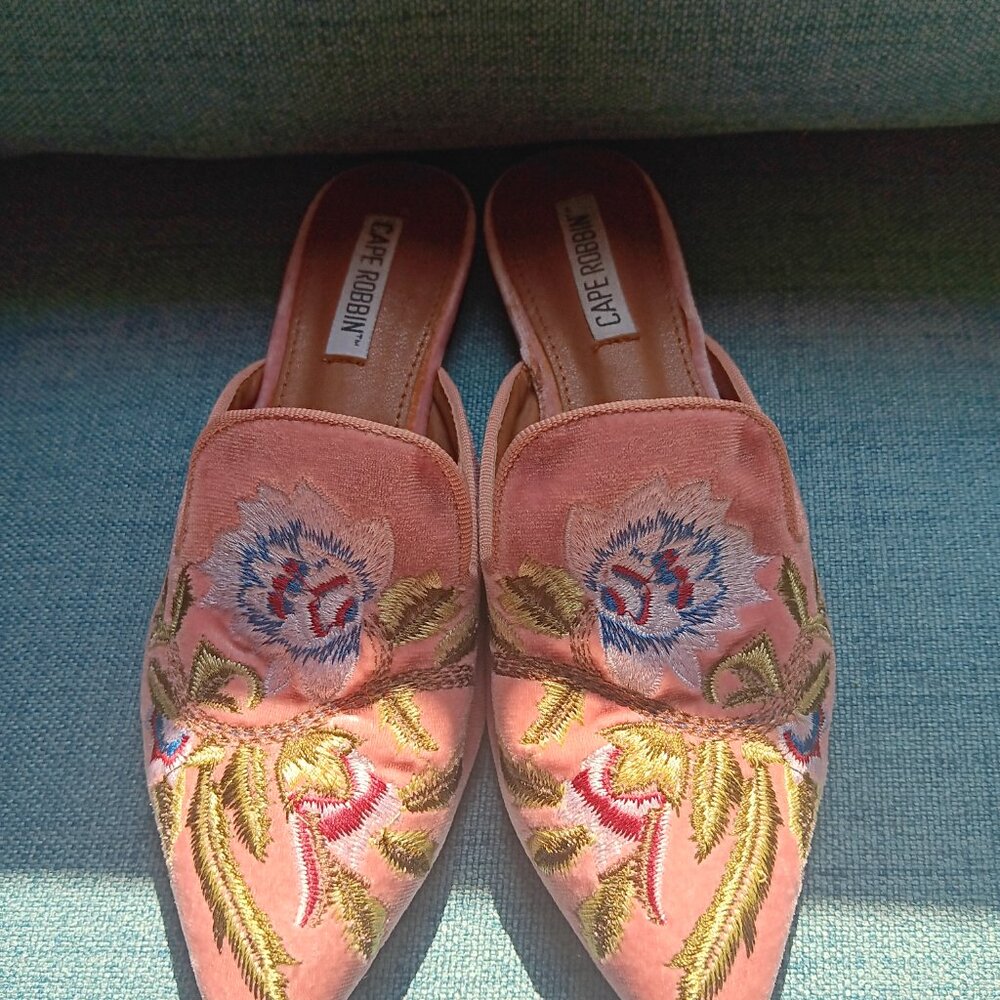 CAPE ROBBIN Pointed Toe Mule Flats, Pink Velvet, Floral Embroidery - Picture 9 of 14